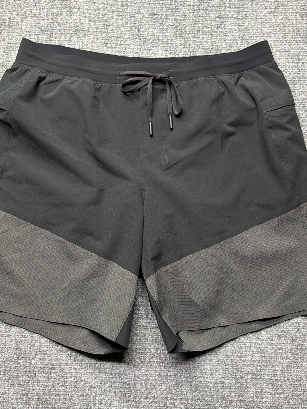 Lululemon Shorts Mens XL Black Gray Train to Beach 8" Lined Gym Swim LM7APBS